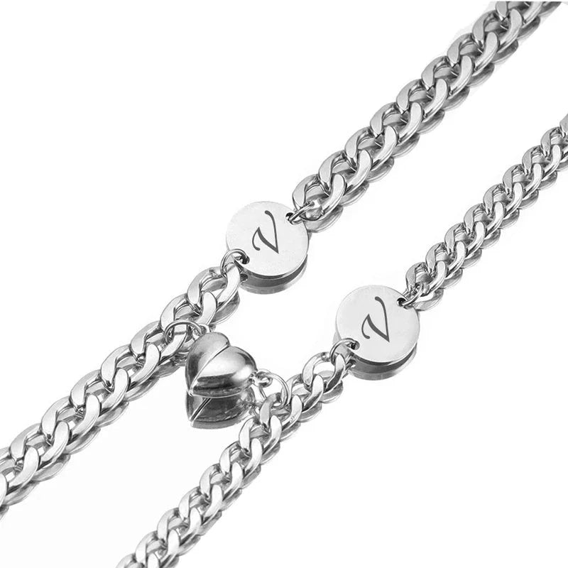 Partnerarmbänder mit Buchstaben und Magnetherz