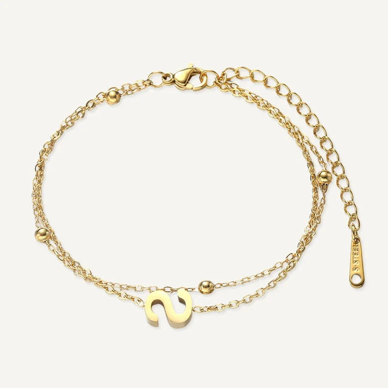 Armband mit Buchstabe