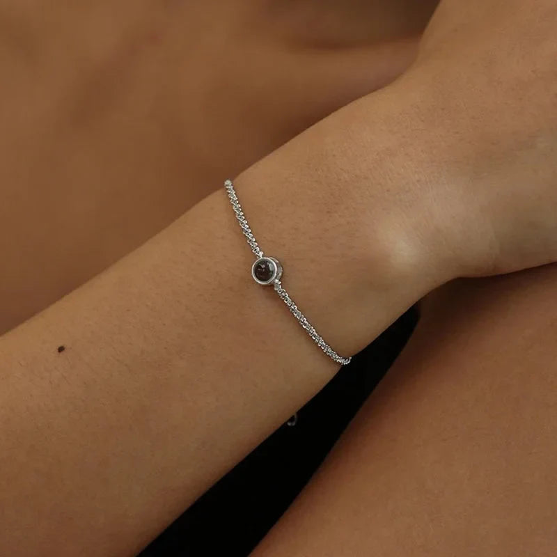 Feines Damenarmband mit Bild im Stein