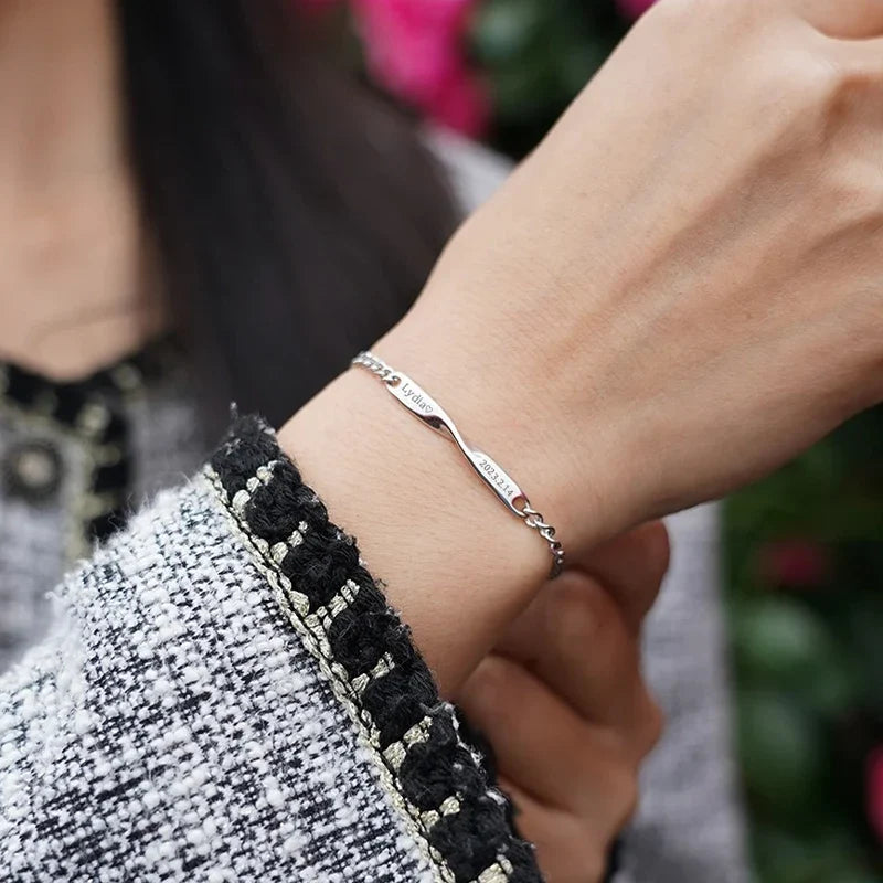 Partnerarmbänder mit Namen und Datum