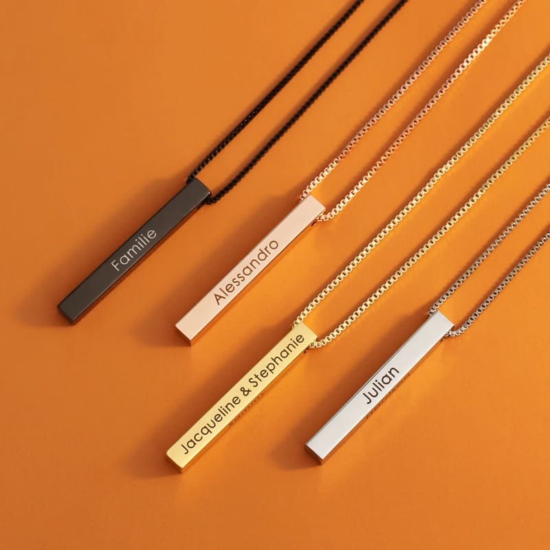 Kette mit vertikaler Barre und Gravur
