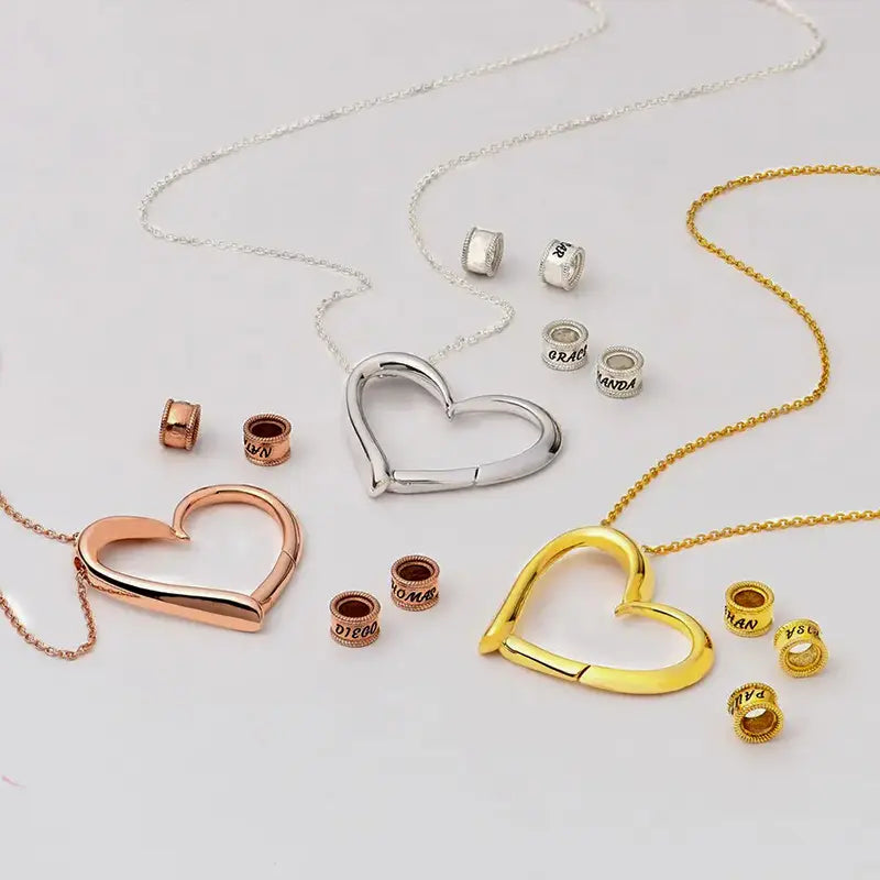 Herzkette mit gravierten Ringen und Namen