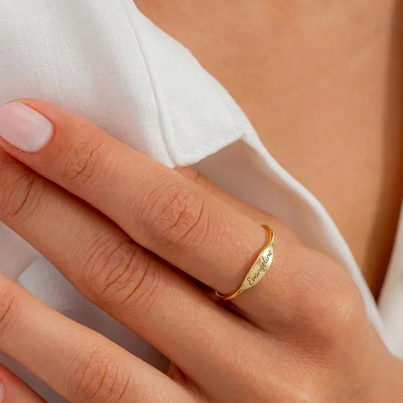 Ring mit Namen graviert in Handschrift