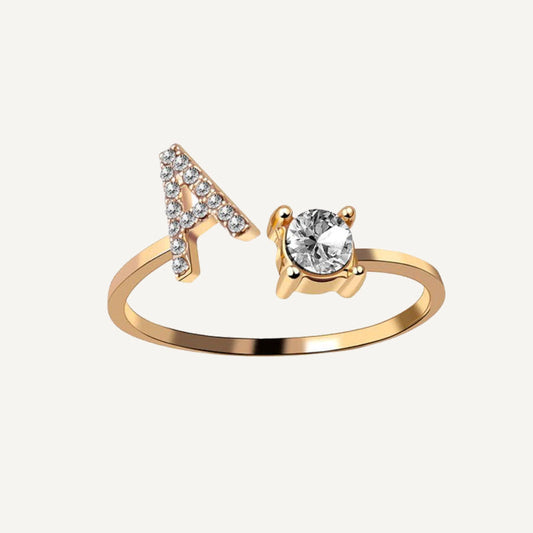 Ring mit Buchstabe und Zirkonia Stein