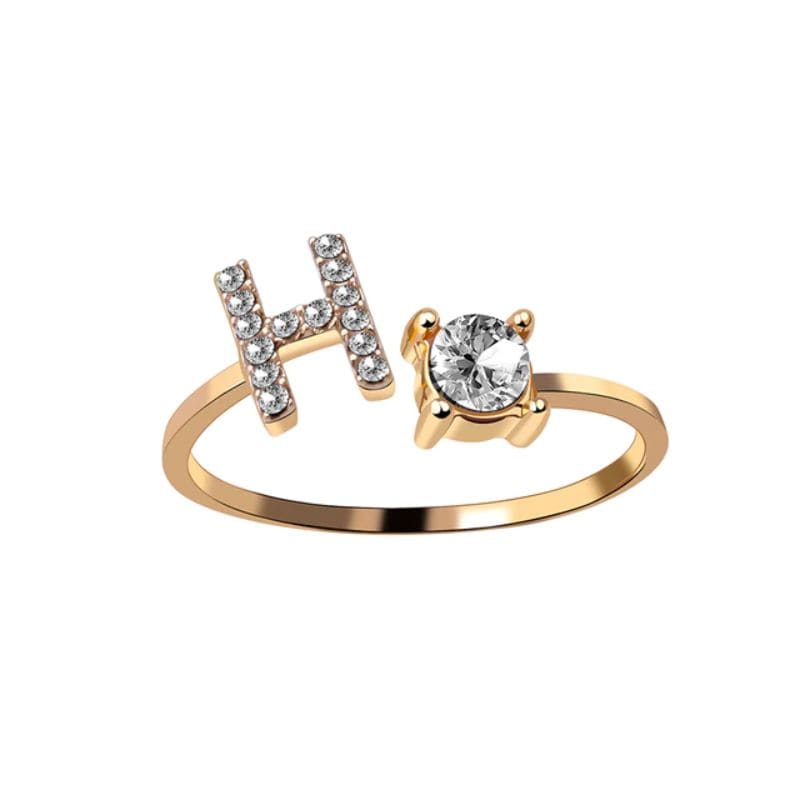 Ring mit Buchstabe und Zirkonia Stein