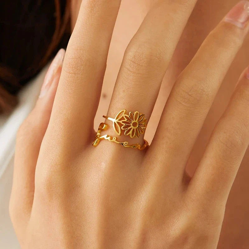 Ring mit Namen und Geburtsblume