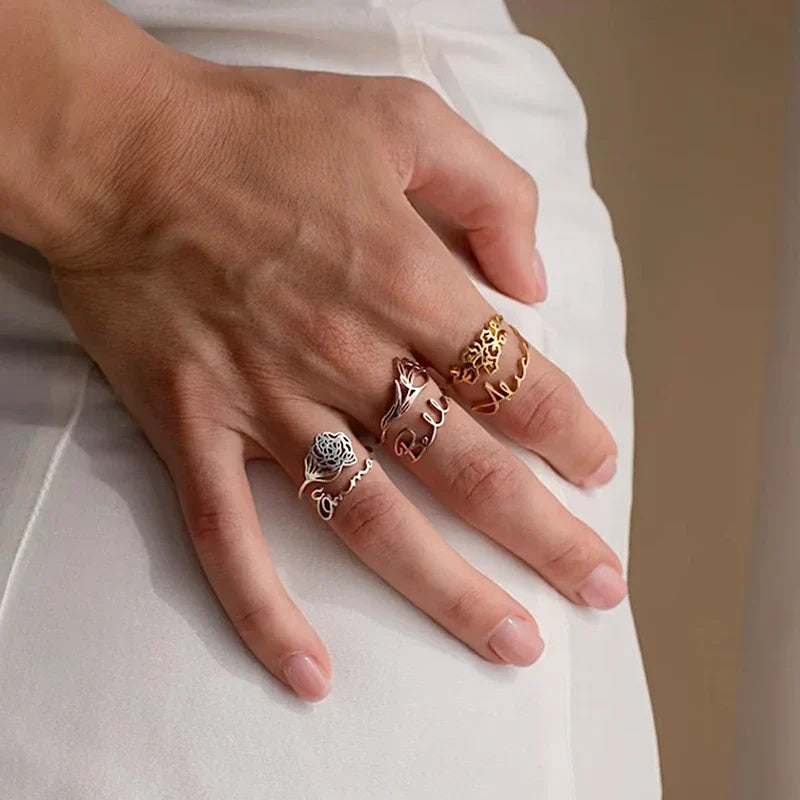 Ring mit Namen und Geburtsblume