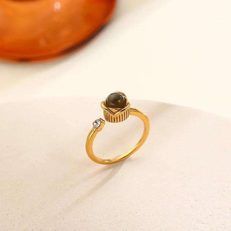 Ring mit Bild im Stein