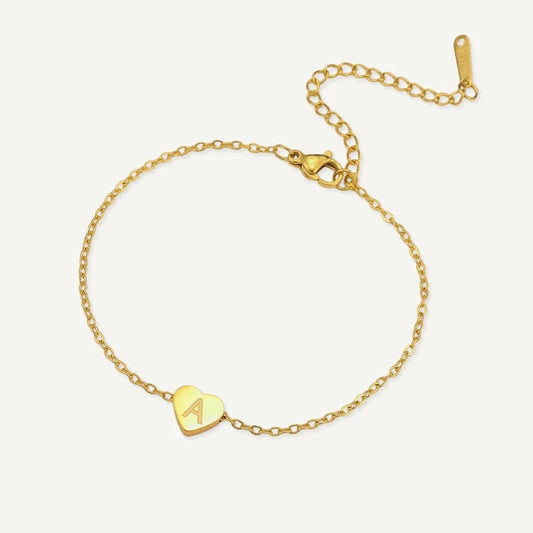 Armband mit Herz und graviertem Buchstaben