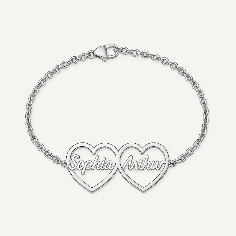 Armband mit zwei Herzen und gravierten Namen