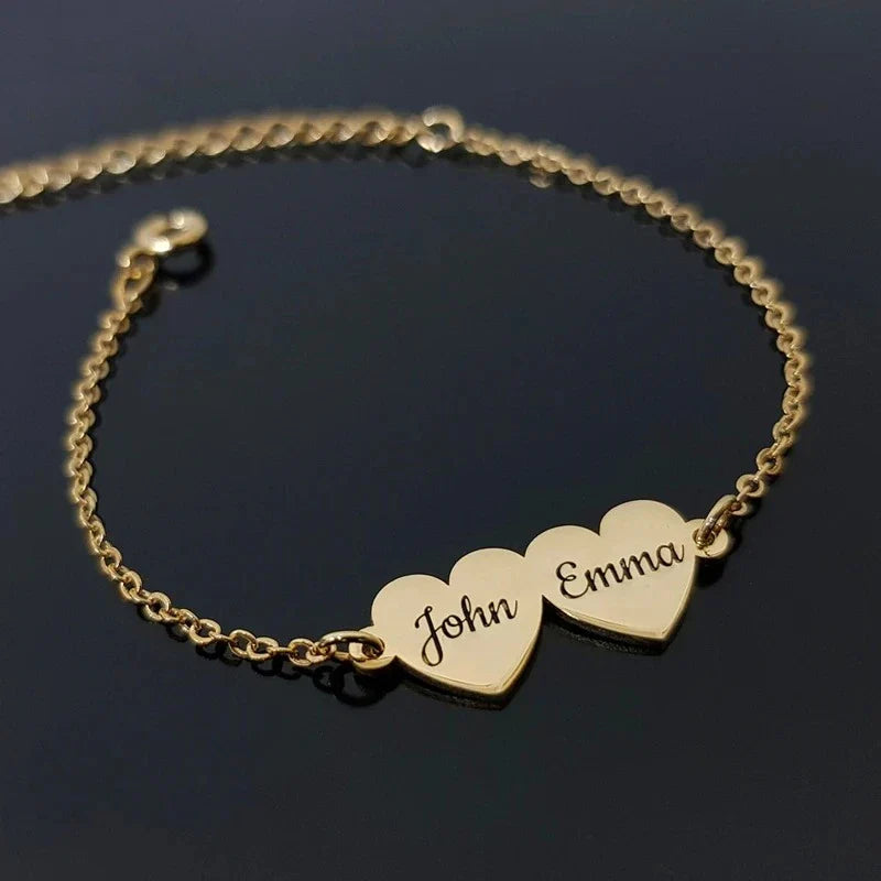 Armband mit Herzen und gravierten Namen