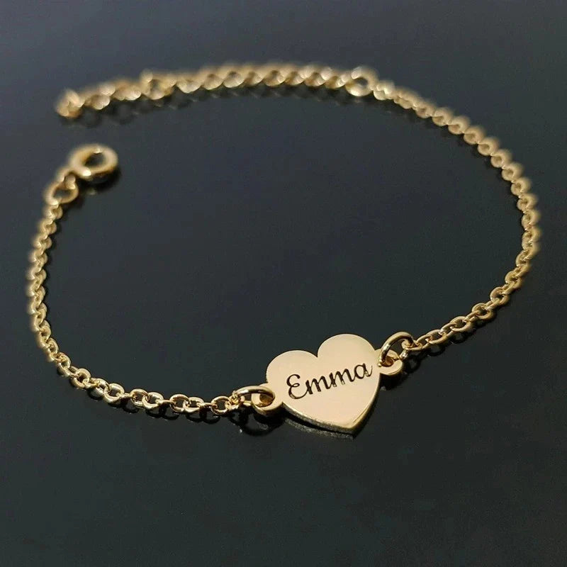 Armband mit Herzen und gravierten Namen