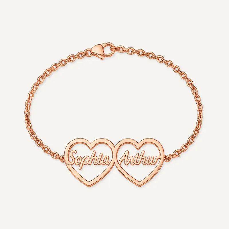 Armband mit zwei Herzen und gravierten Namen