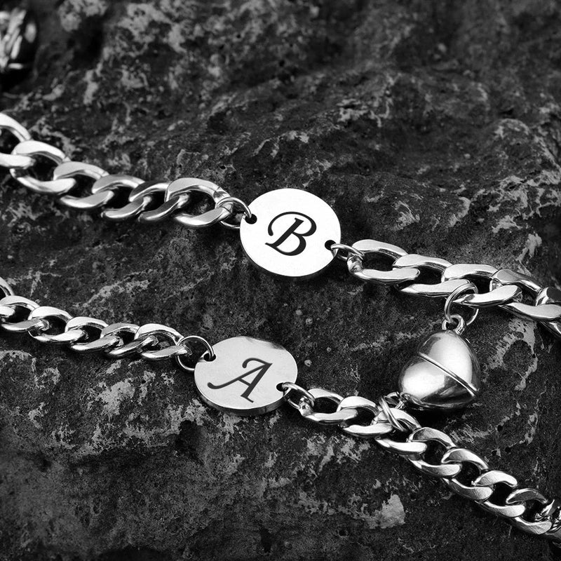 Partnerarmbänder mit Buchstaben und Magnetherz