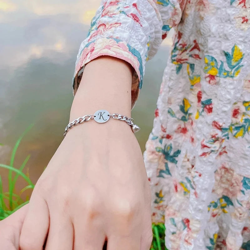 Partnerarmbänder mit Buchstaben und Magnetherz