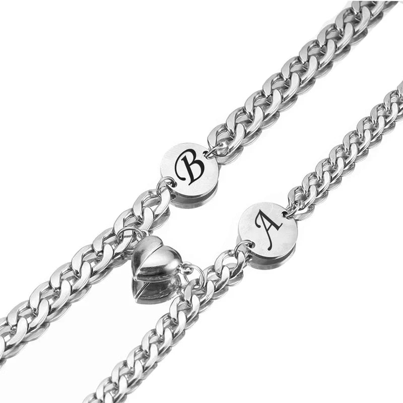 Partnerarmbänder mit Buchstaben und Magnetherz