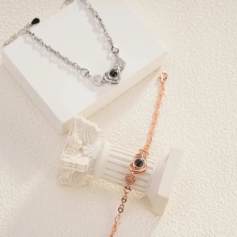 Fotoarmband mit Herz und Bildprojektion