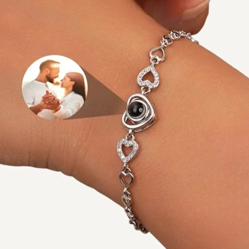 Fotoarmband mit Herz und Bildprojektion
