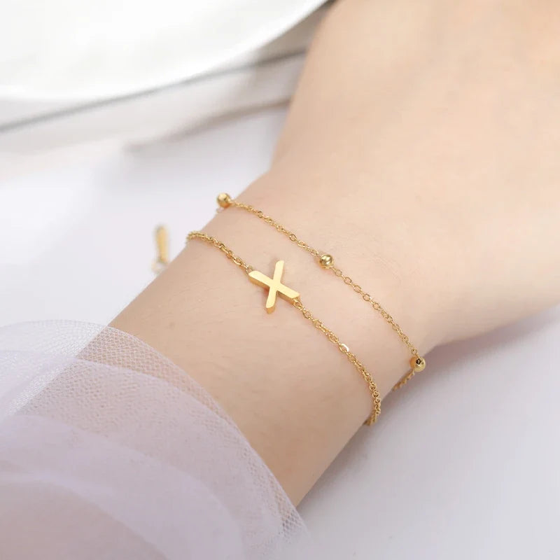 Armband mit Buchstabe