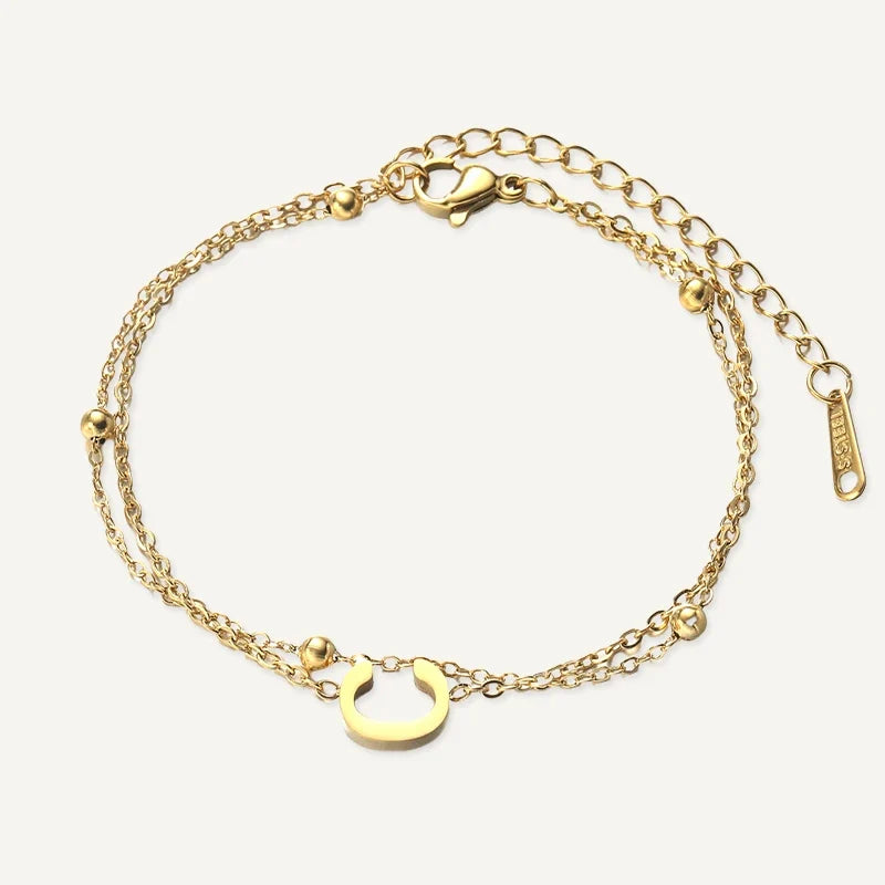 Armband mit Buchstabe