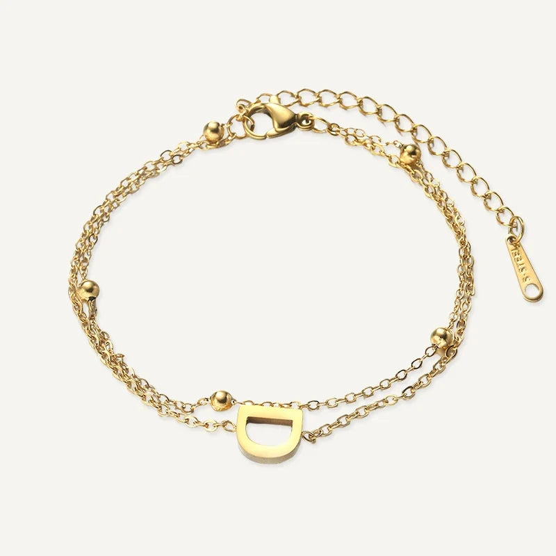 Armband mit Buchstabe