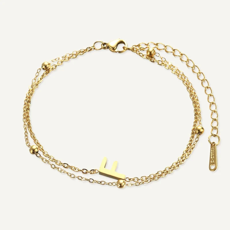 Armband mit Buchstabe