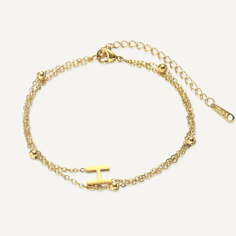 Armband mit Buchstabe
