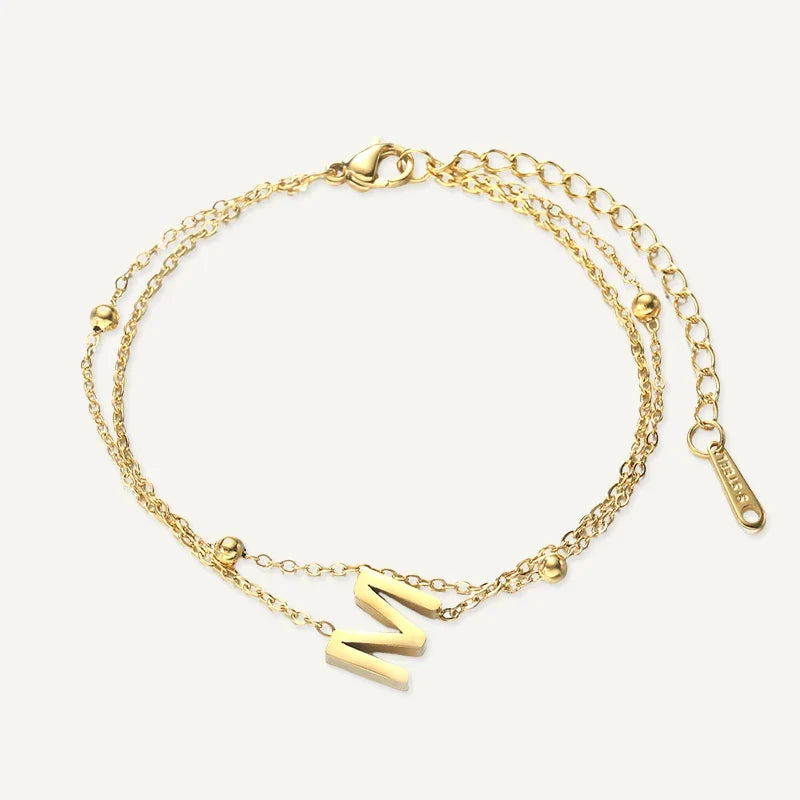 Armband mit Buchstabe