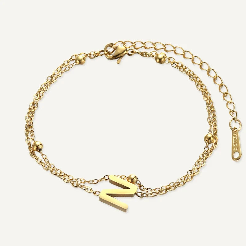Armband mit Buchstabe