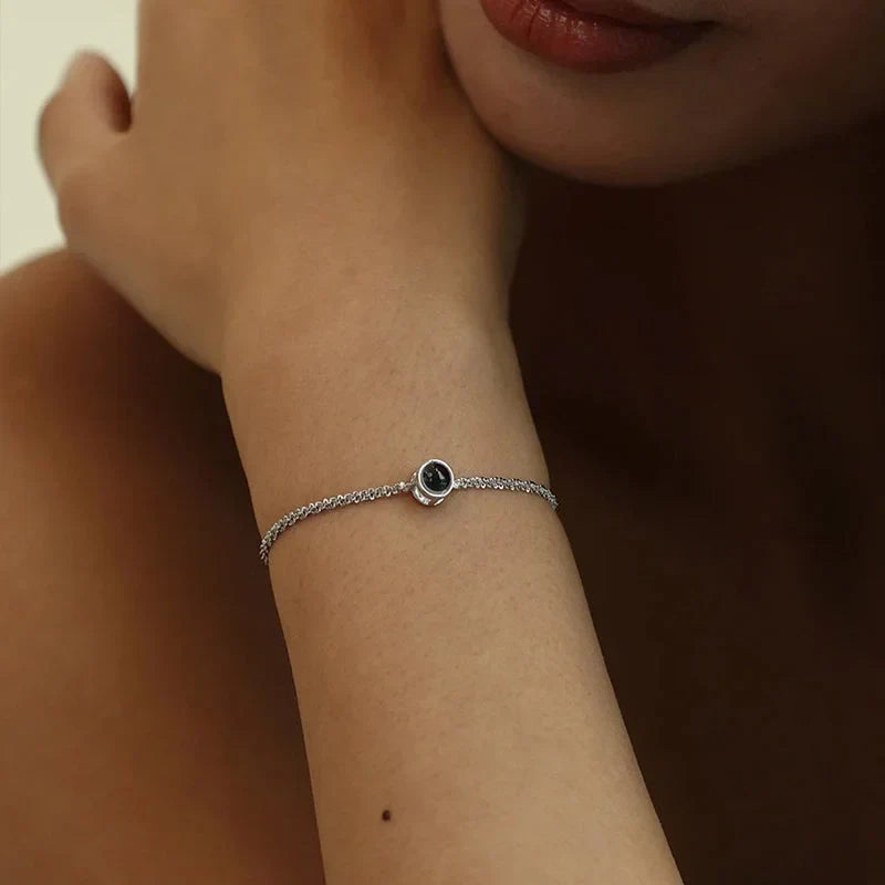 Feines Damenarmband mit Bild im Stein