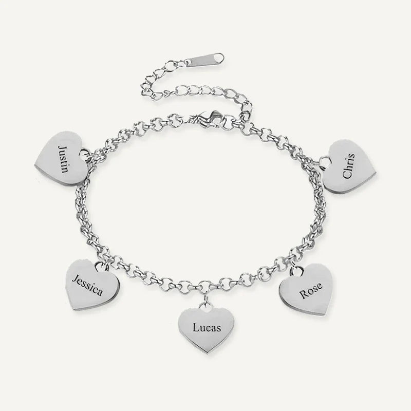 Armband mit Herzanhängern und Namen