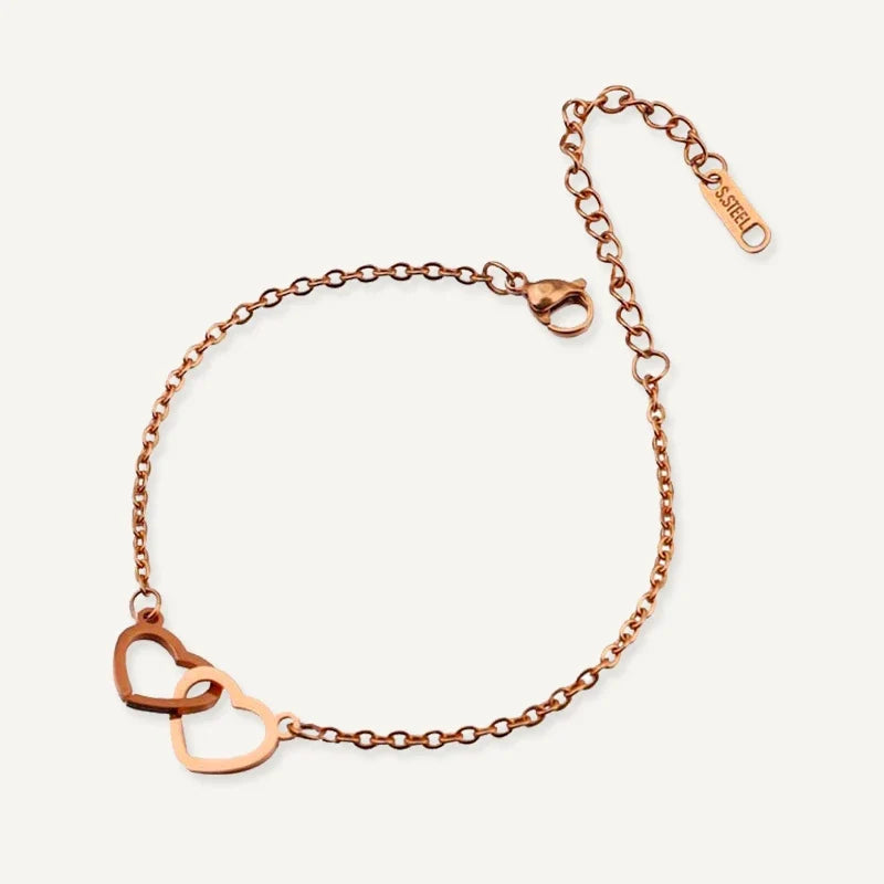 Armband mit zwei verschlungenen Herzen und Namen