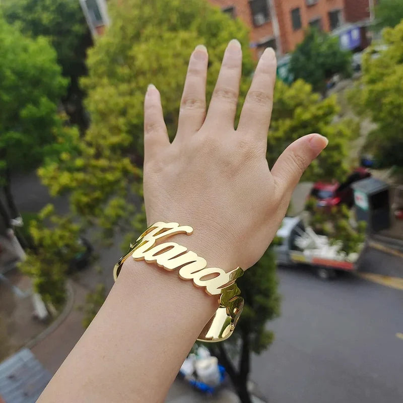 Damenarmband mit Namensgravur