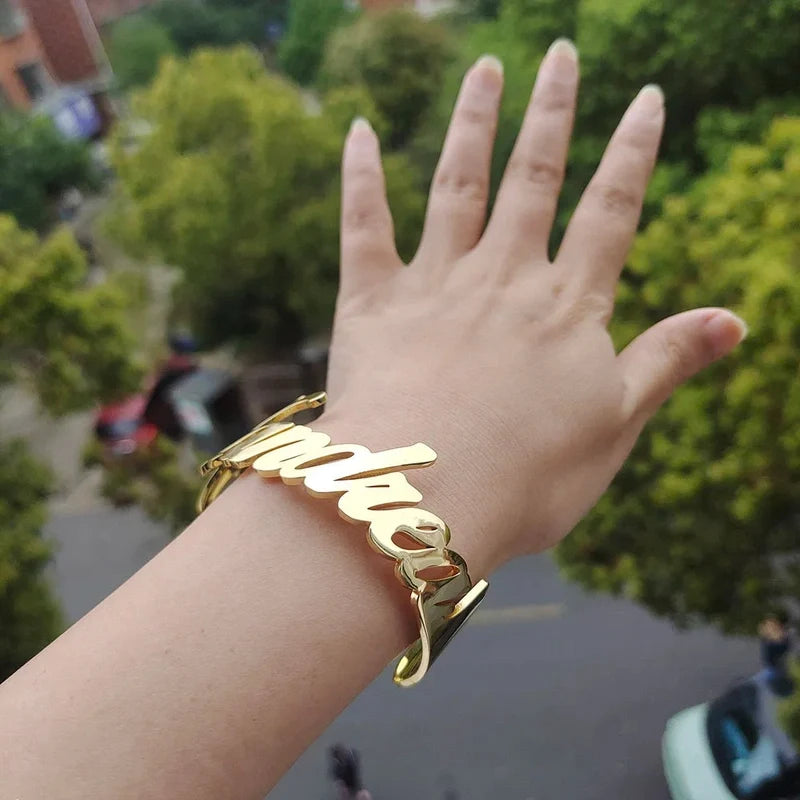 Damenarmband mit Namensgravur