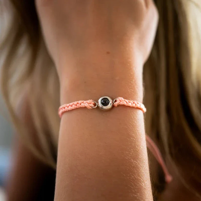 Geflochtenes Fotoarmband mit Bildprojektion