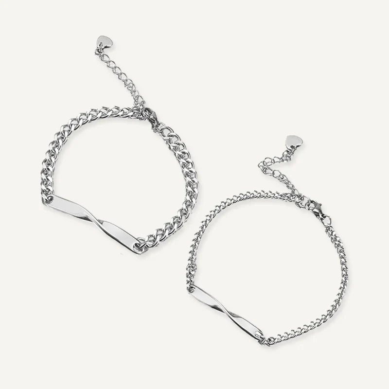 Partnerarmbänder mit Namen und Datum