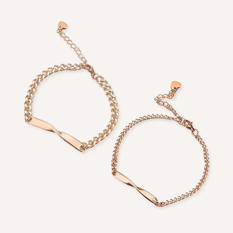 Partnerarmbänder mit Namen und Datum