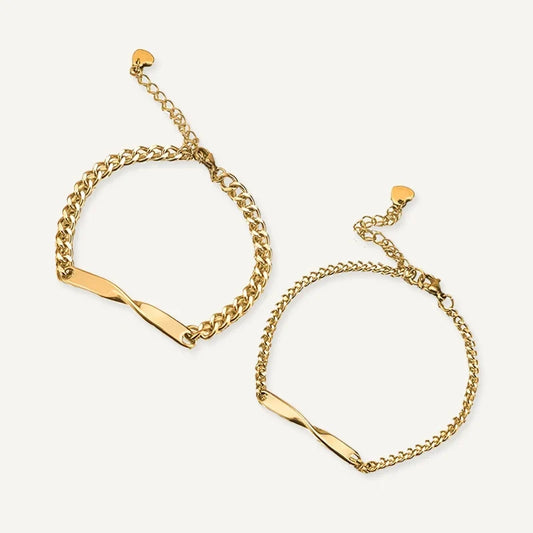 Partnerarmbänder mit Namen und Datum