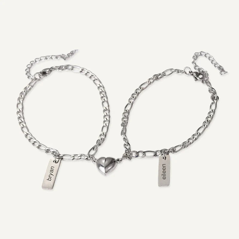 Partnerarmbänder mit Namen und halbem Herz