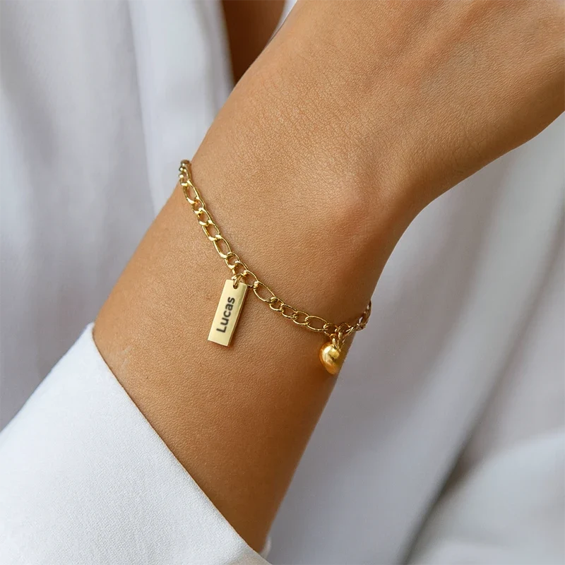 Partnerarmbänder mit Namen und halbem Herz