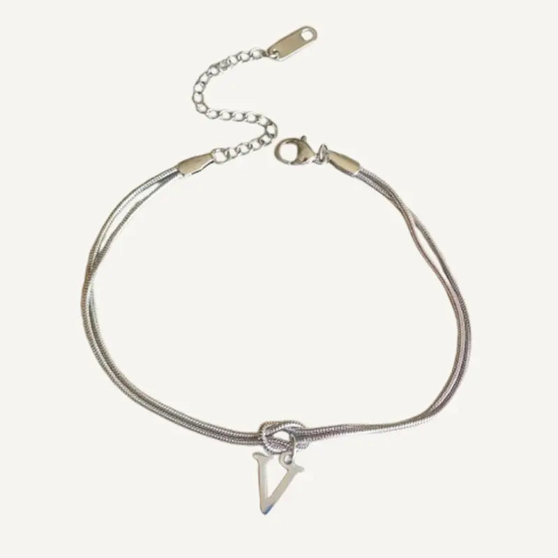 Partnerarmbänder mit Knoten und Buchstaben