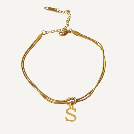 Partnerarmbänder mit Knoten und Buchstaben