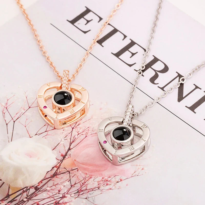 Ewige Rose mit Kette in 100 Sprachen