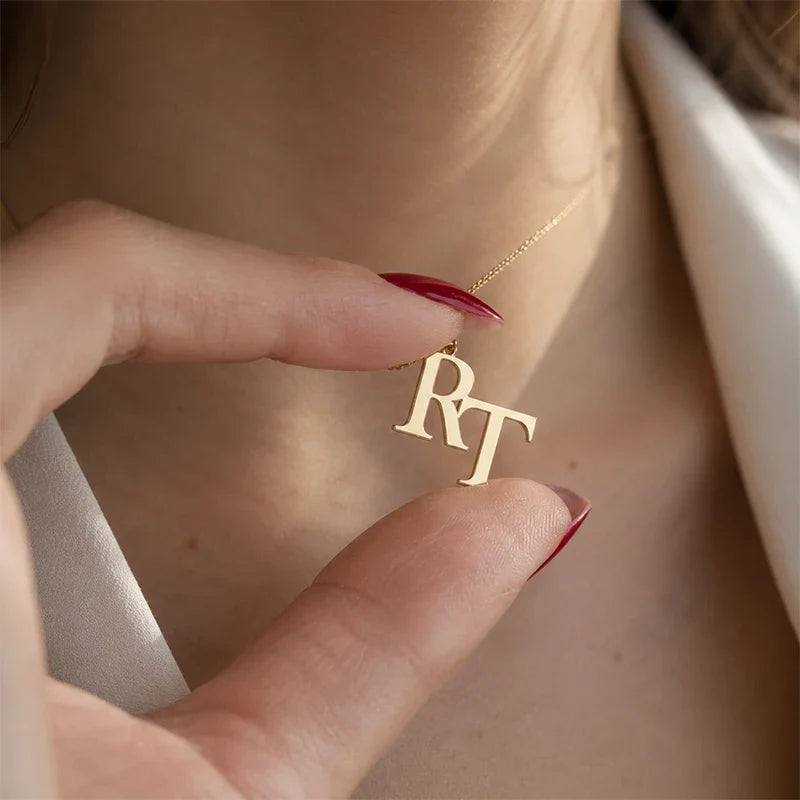 Kette mit 2 Buchstaben