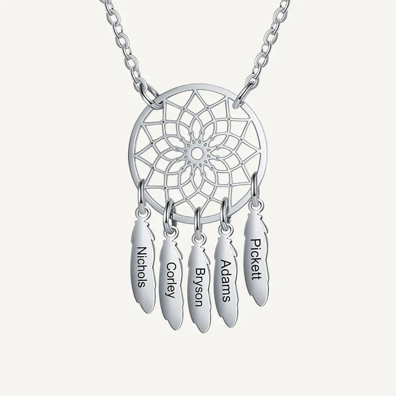 Traumfänger Kette mit gravierten Namen auf Federn