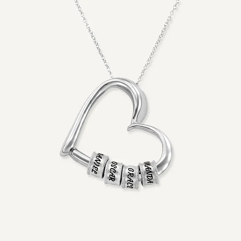 Herzkette mit gravierten Ringen und Namen
