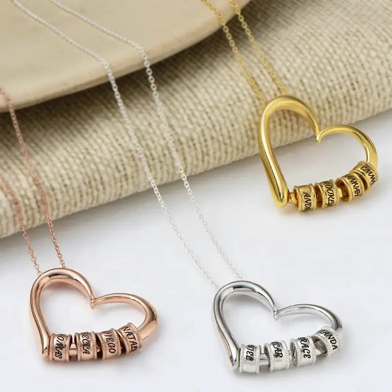 Herzkette mit gravierten Ringen und Namen