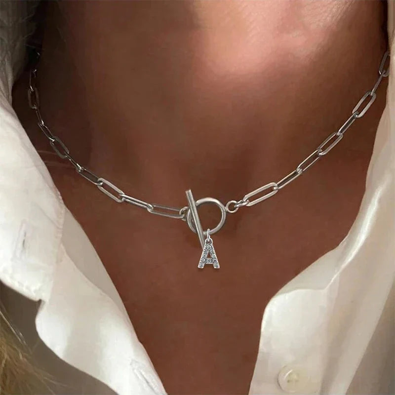 Buchstabenkette mit Gliederkette und Zirkonia
