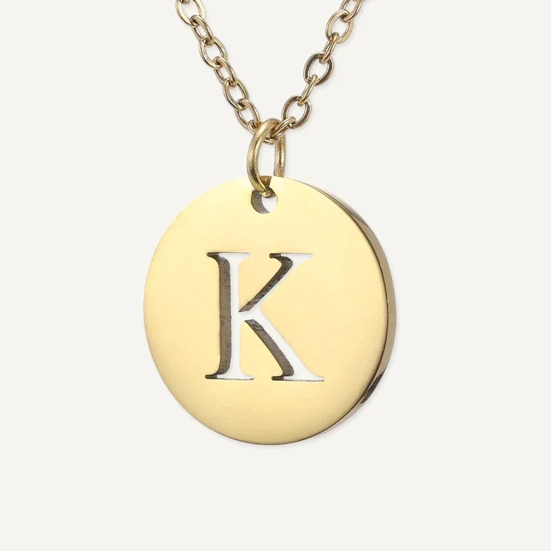 Buchstabenkette mit rundem Anhänger