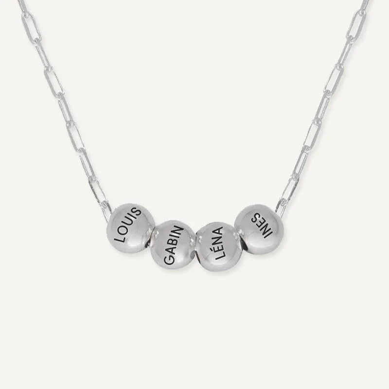 Kette mit gravierten Perlen und Namen